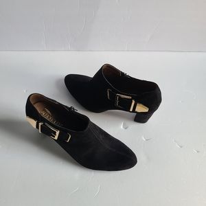 AEROSOLES effortless buckle ankle black booties